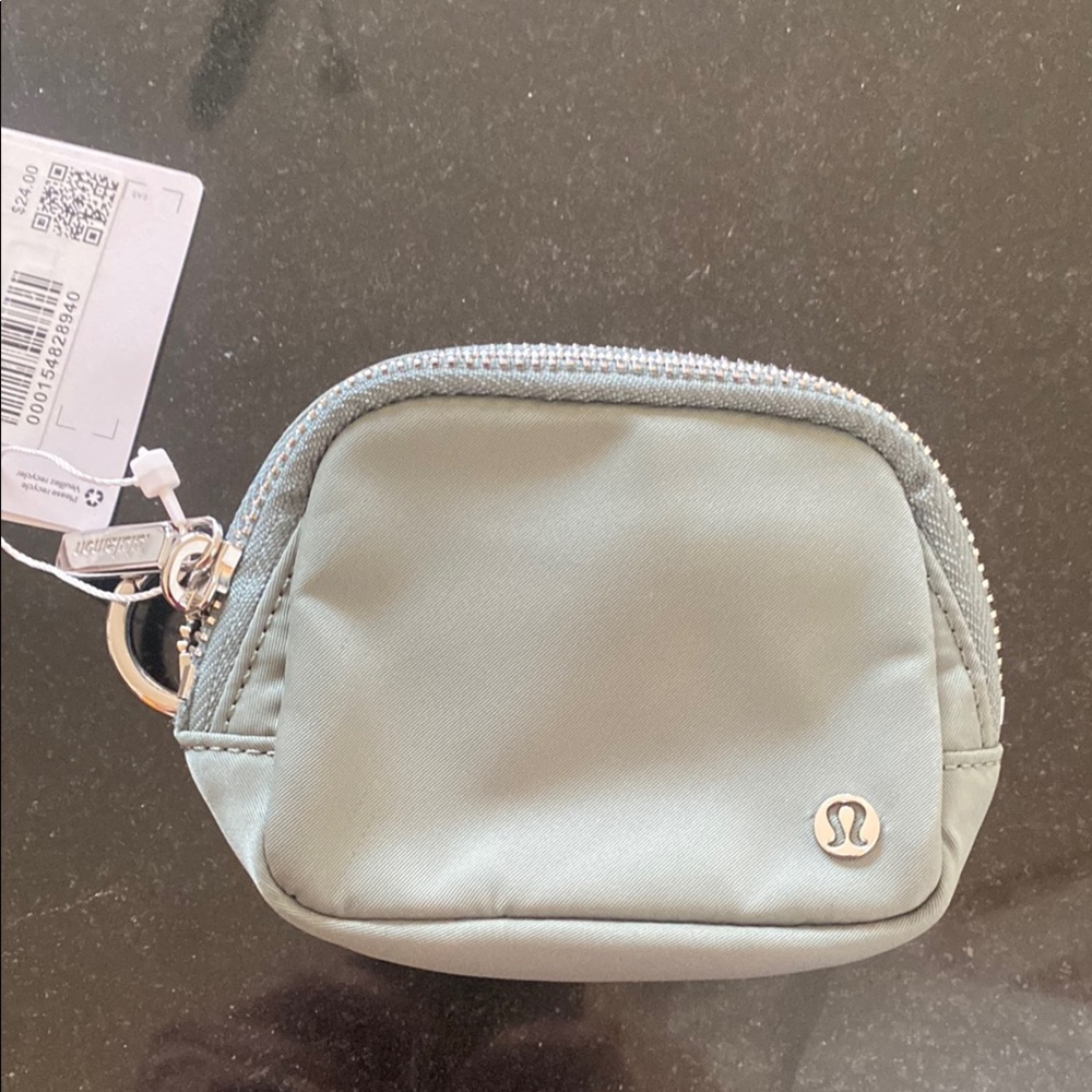 • Lululemon Nano Everyday Belt Bag •